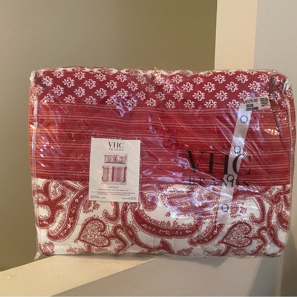 VHC Red and White Quilt Set with 2 Shams. NWT. Natalia.Queen.